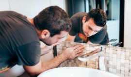 想要自己动手DIY马赛克墙面,需要准备哪些材料?马赛克粘结剂么?