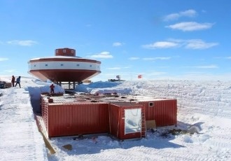 中国南极泰山科考站 – 集装箱机房