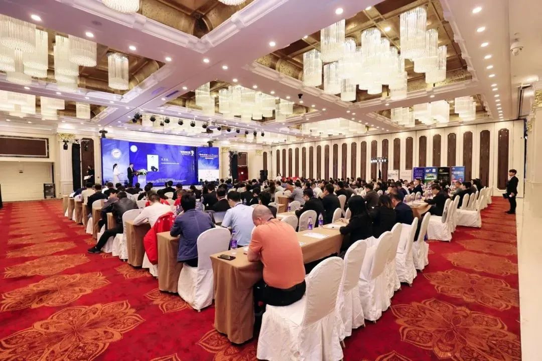 亚地斯集团荣获中国陶瓷工业协会瓷砖粘贴技术专业委员会荣誉表彰